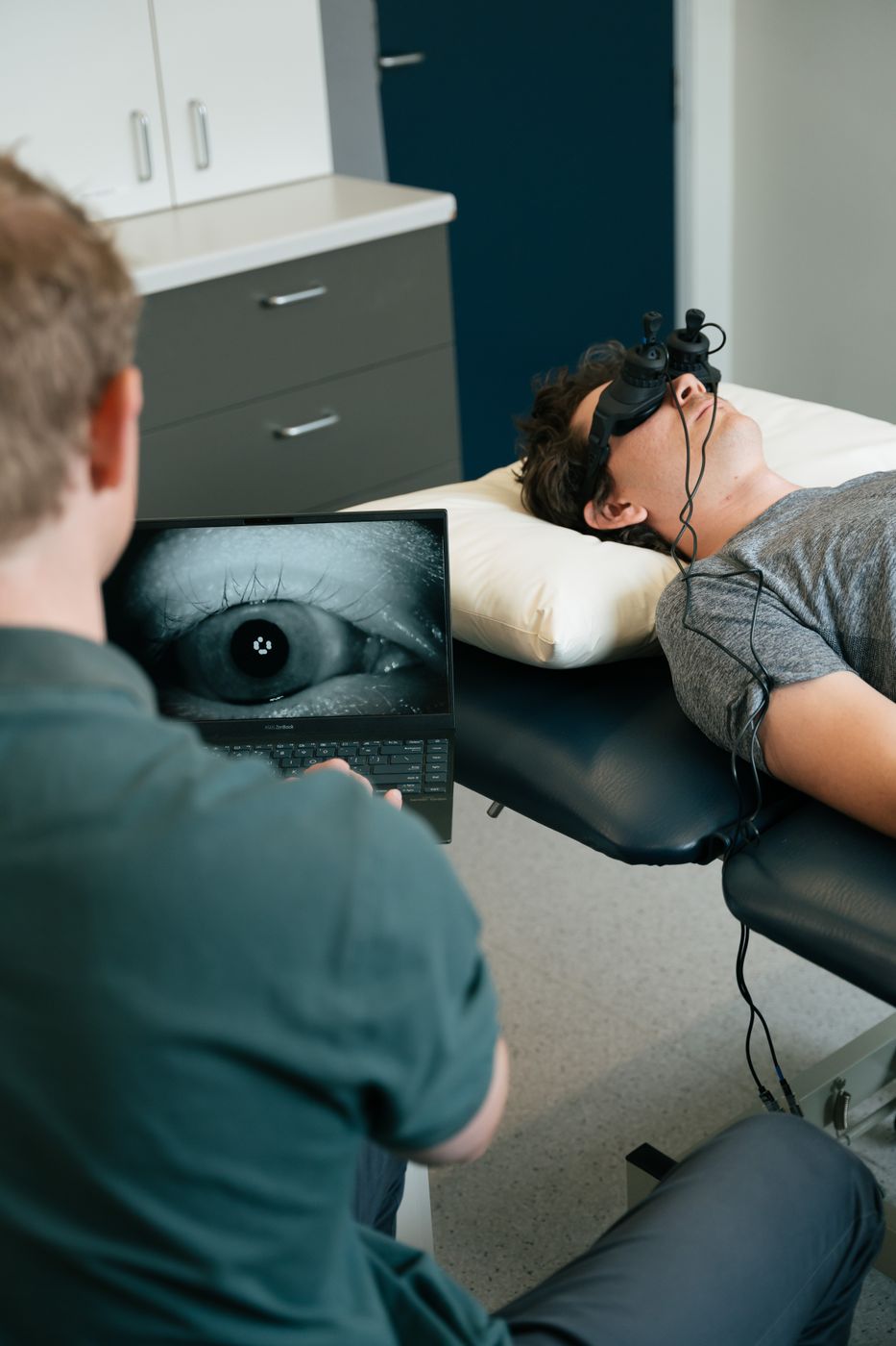 Vestibular and visual assessment with a physiotherapist
