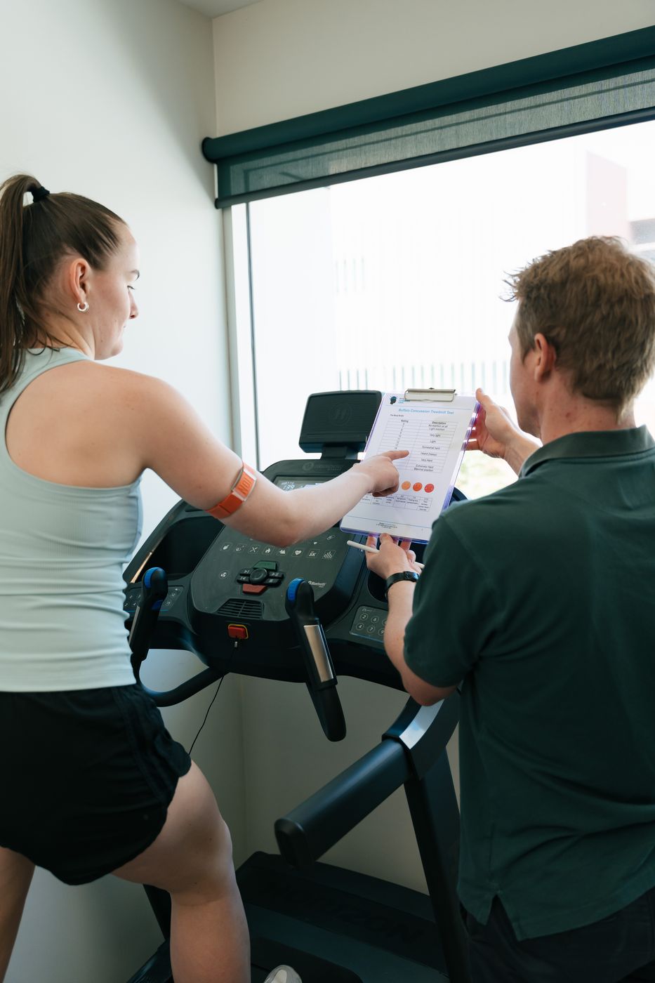 Graded exercise treadmill test with a physiotherapist